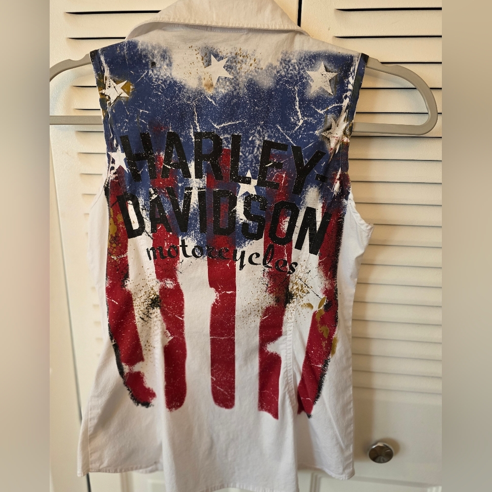 Harley-Davidson sleeveless collared shirt featuring a bold Americana flag